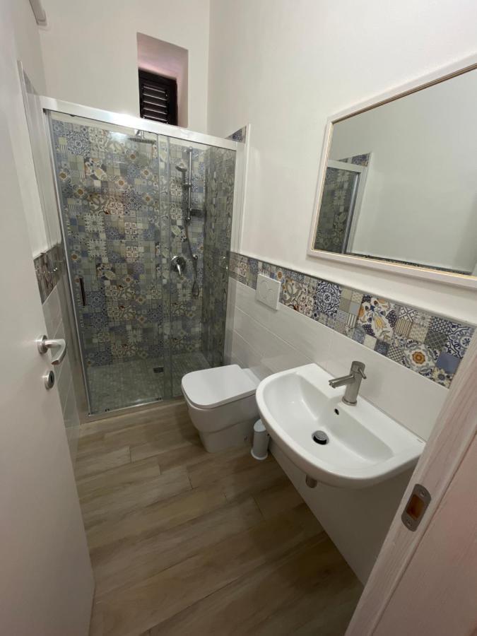B&B Regina Rooms อาโวลา ภายนอก รูปภาพ