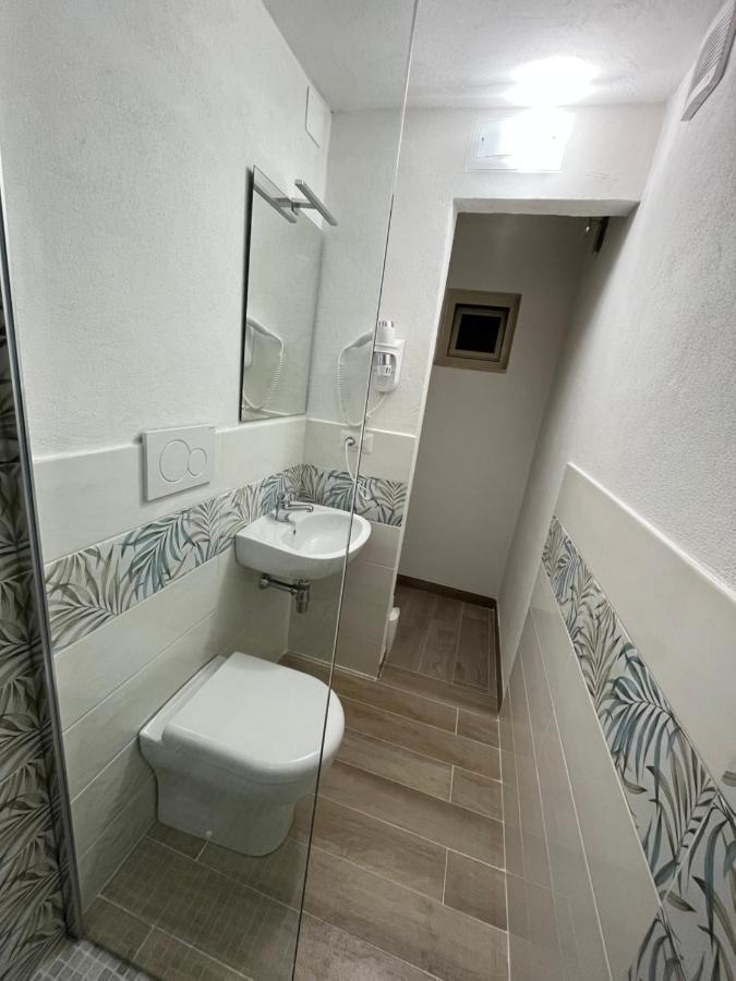 B&B Regina Rooms อาโวลา ภายนอก รูปภาพ