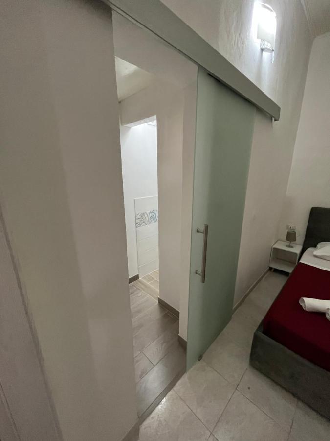 B&B Regina Rooms อาโวลา ภายนอก รูปภาพ