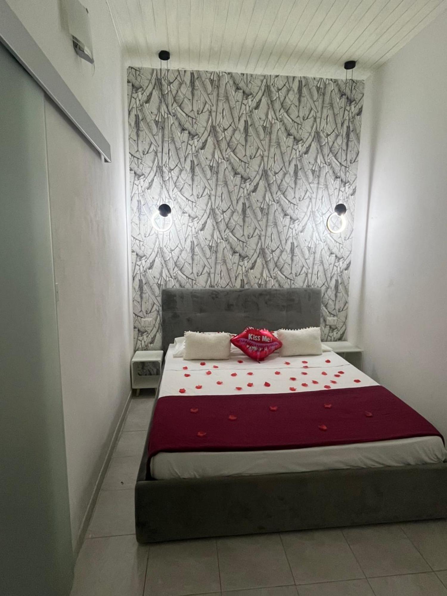 B&B Regina Rooms อาโวลา ภายนอก รูปภาพ