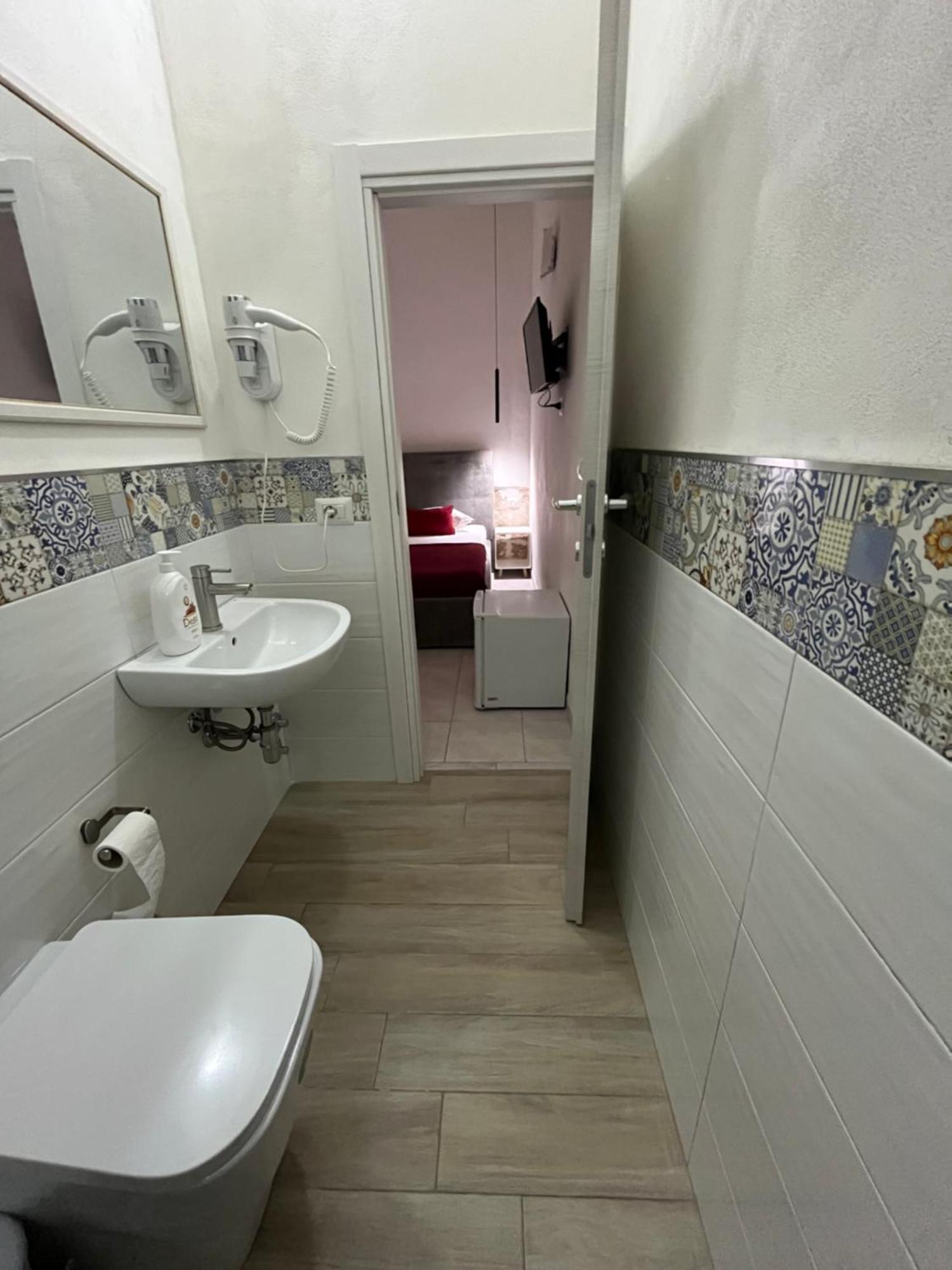 B&B Regina Rooms อาโวลา ภายนอก รูปภาพ