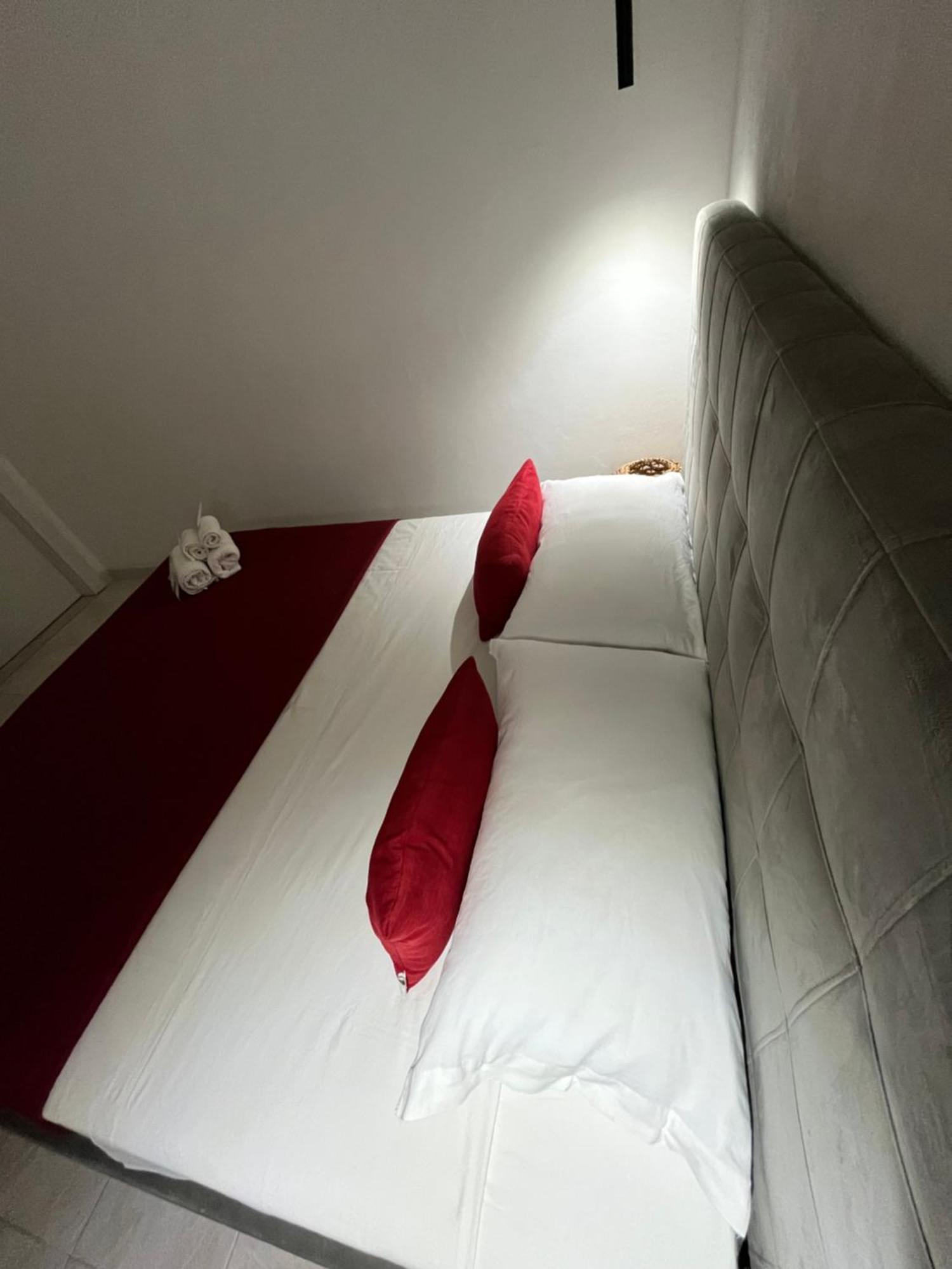 B&B Regina Rooms อาโวลา ภายนอก รูปภาพ