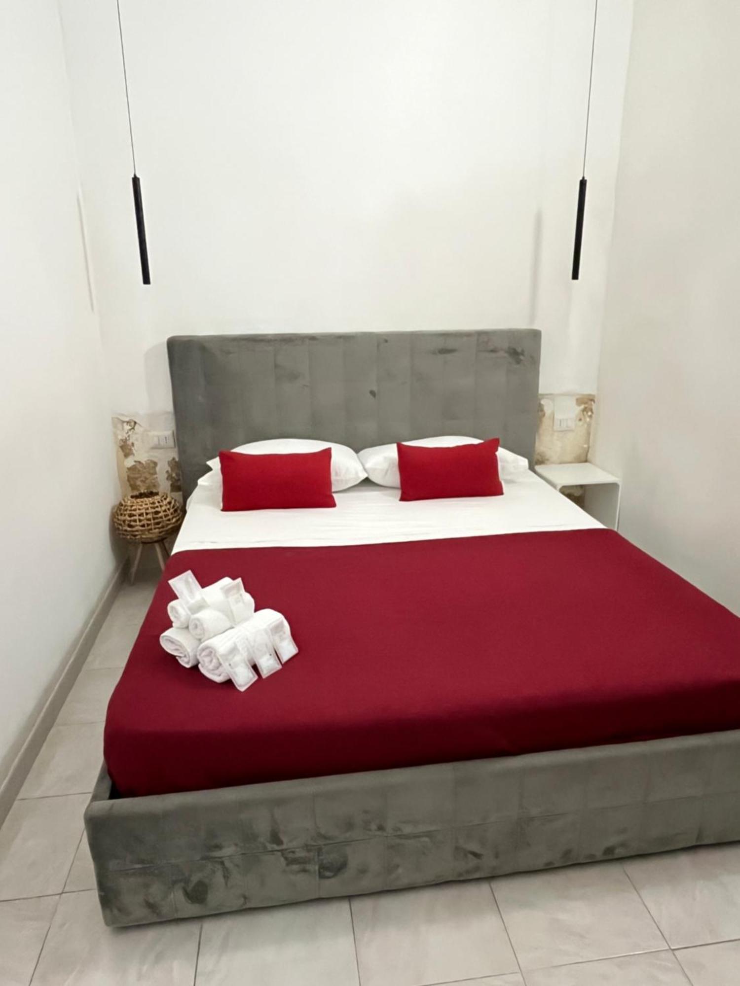B&B Regina Rooms อาโวลา ภายนอก รูปภาพ