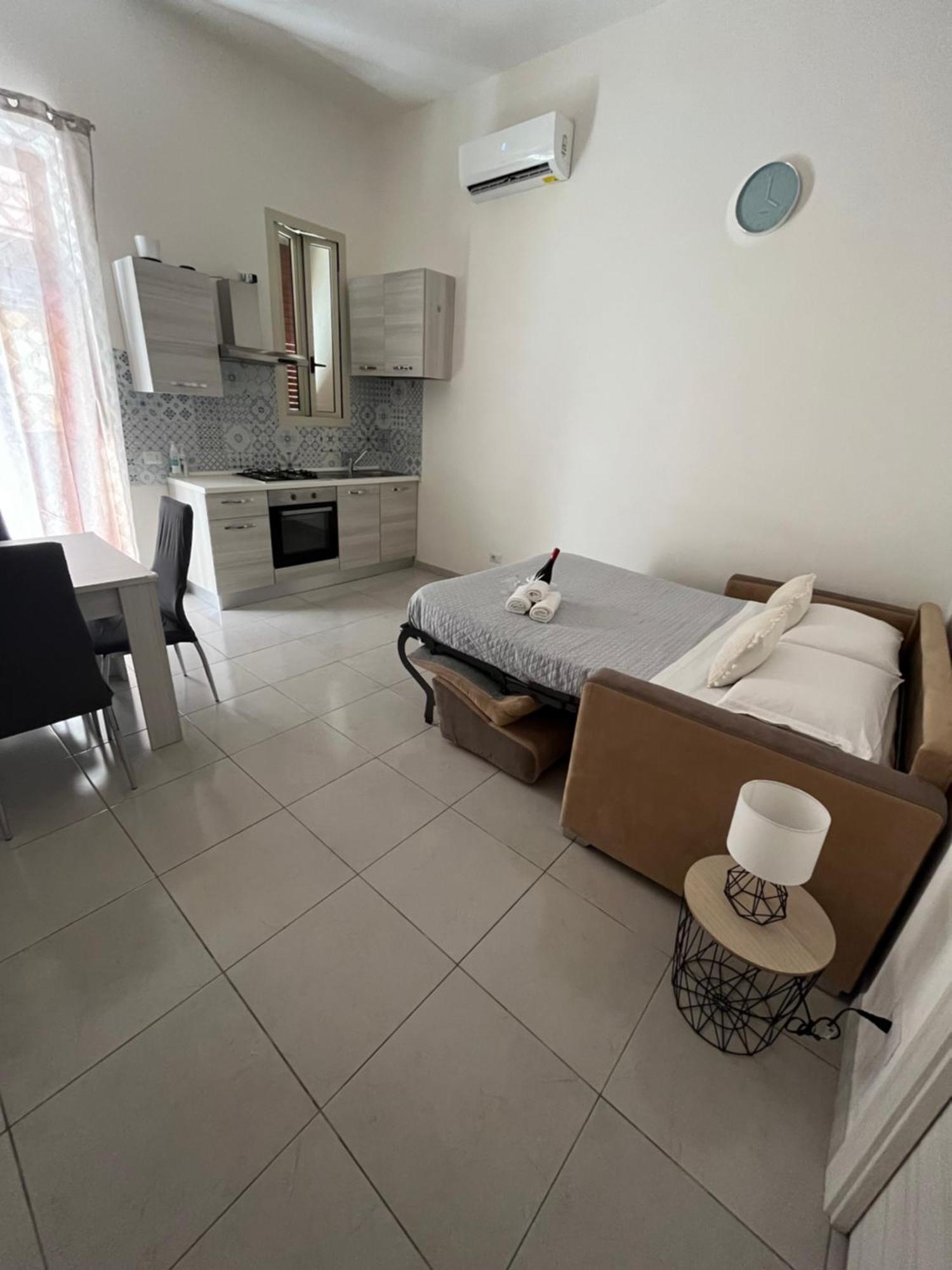 B&B Regina Rooms อาโวลา ภายนอก รูปภาพ