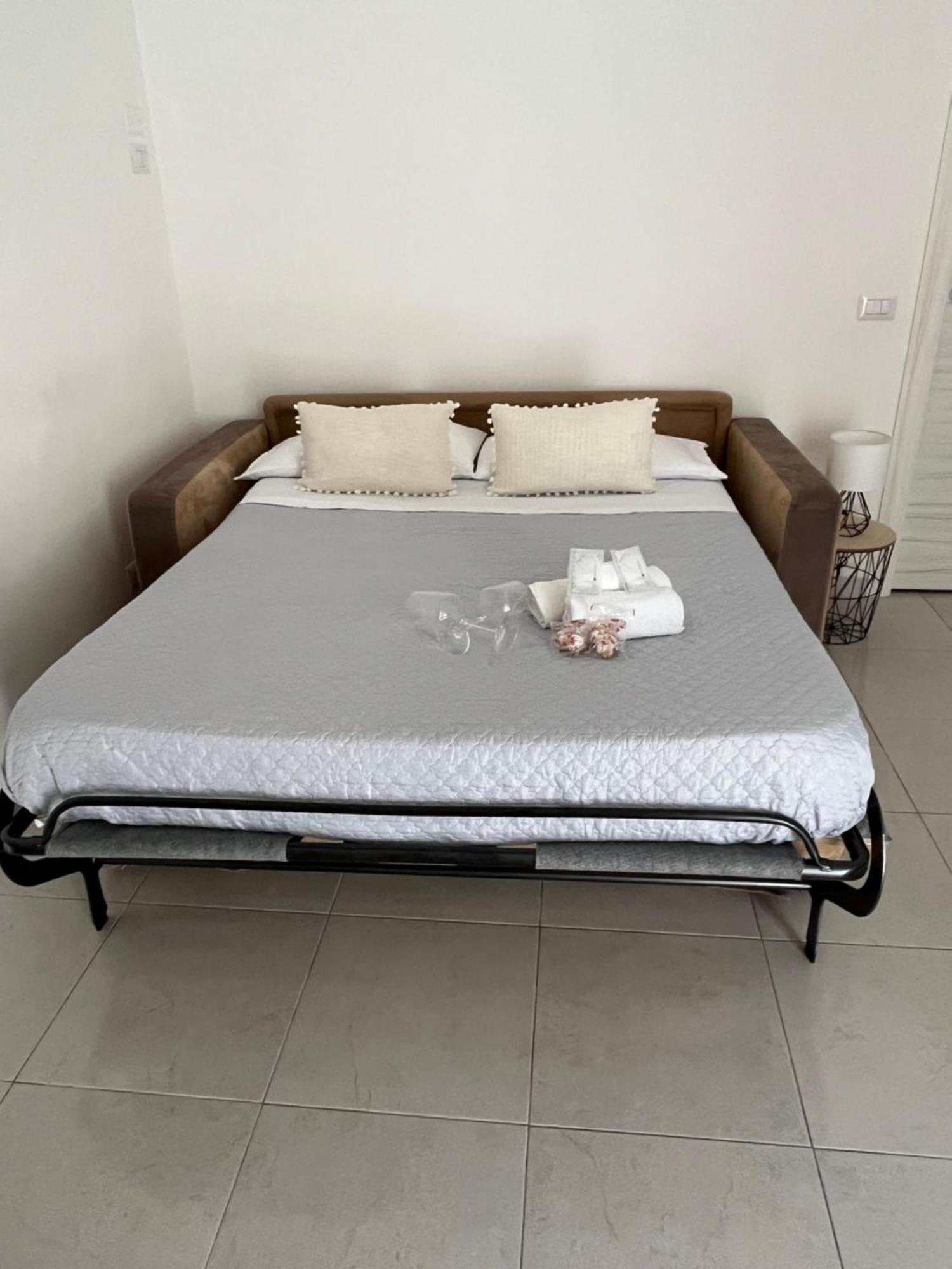 B&B Regina Rooms อาโวลา ภายนอก รูปภาพ